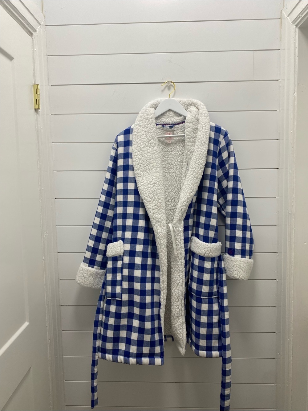 Bath & Body Works White Sherpa Lined Robe with Blue Trim